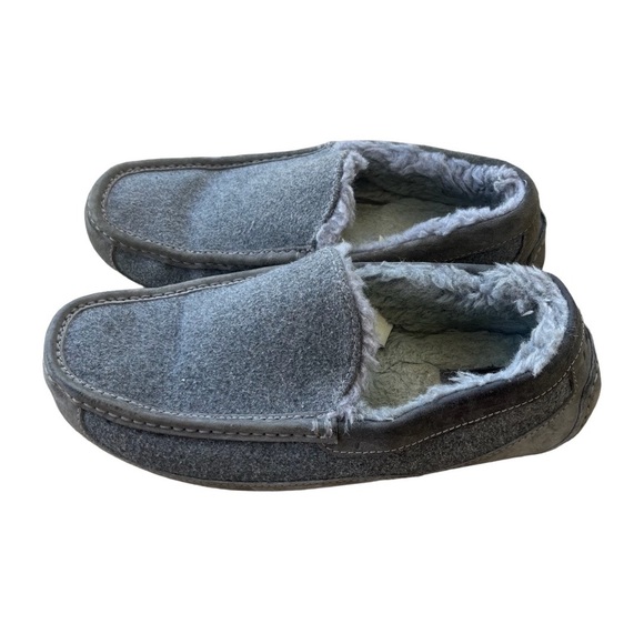 UGG Other - UGG Mens Ascott Moccasins Gray suede shearling Carpet Shoes size 11